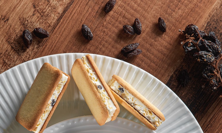 SIROCARA 陶器 置物 レーズンバターサンド SIROCARA 陶器 置物 レーズンバターサンド（レーズンバター